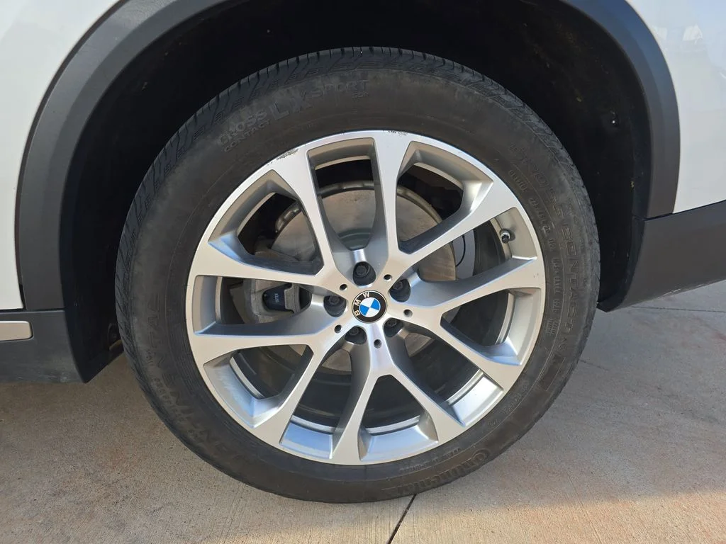 Used 2020 White BMW xDrive40i image 34