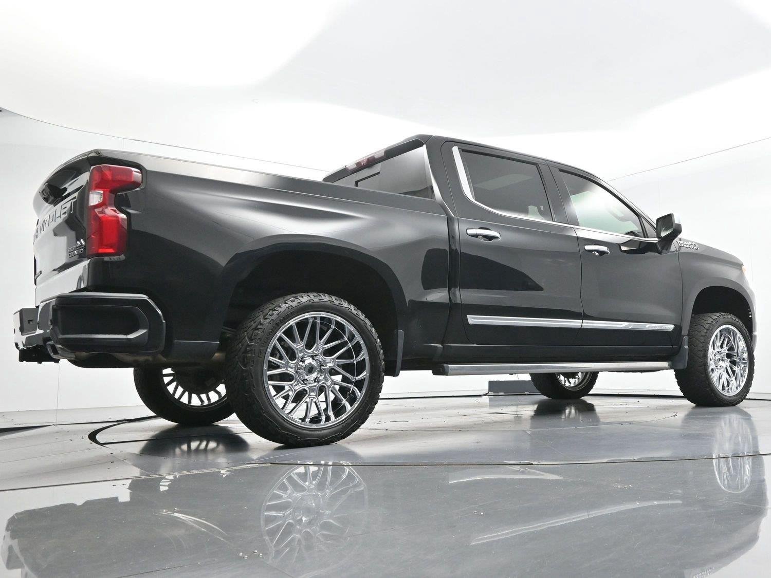 Used 2023 Black Chevrolet High Country image 44