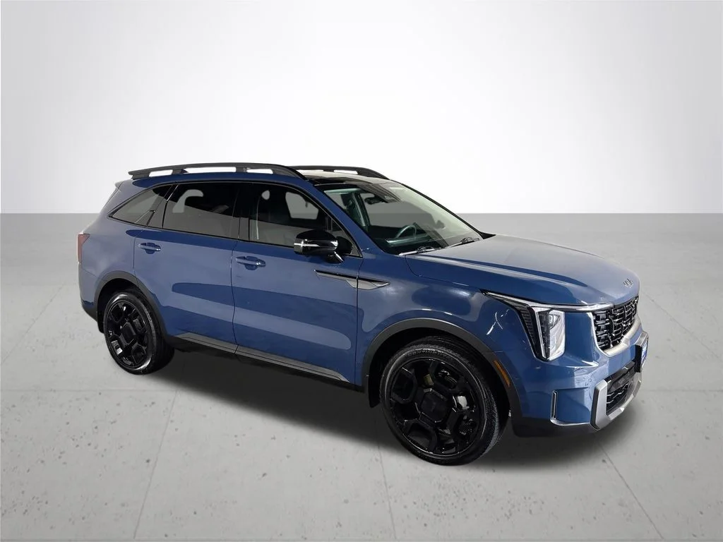 Used 2025 Black Kia X-Line SX image 4