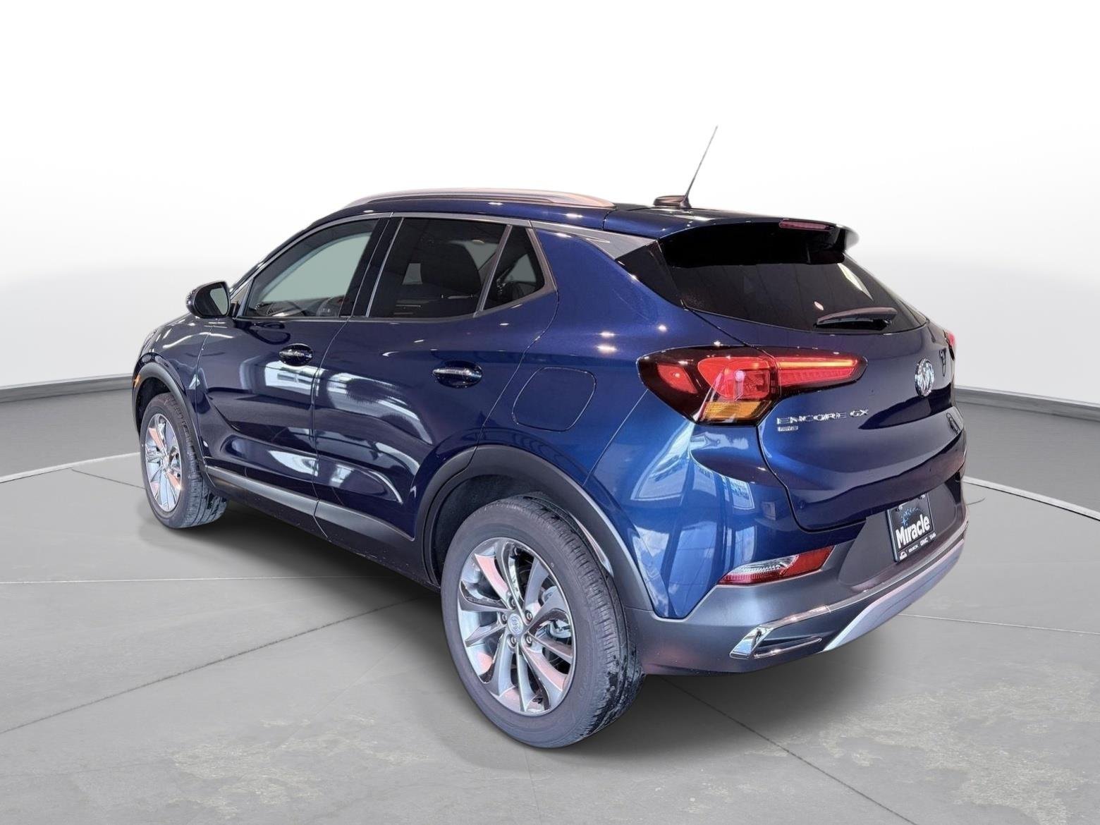 Used 2023 Sapphire Metallic Buick Essence image 5