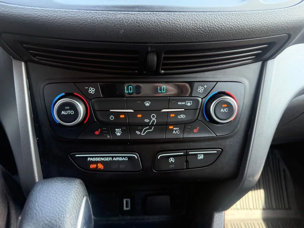 Used 2018 Black Ford SE image 28