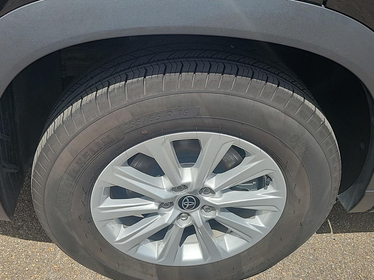 Used 2025 Midnight Black Metallic Toyota XLE image 19