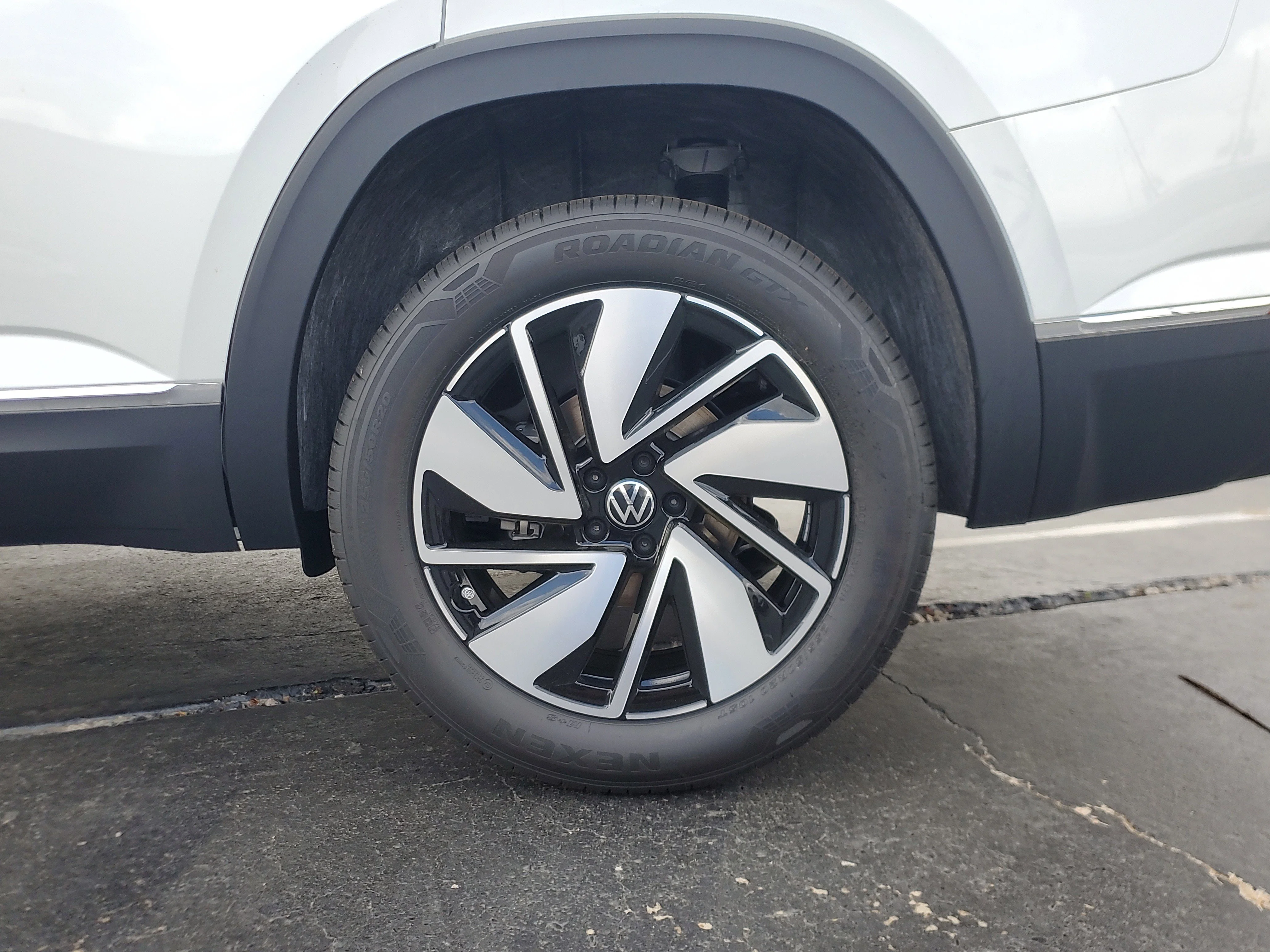 New 2026 White Volkswagen 2.0T SEL image 9