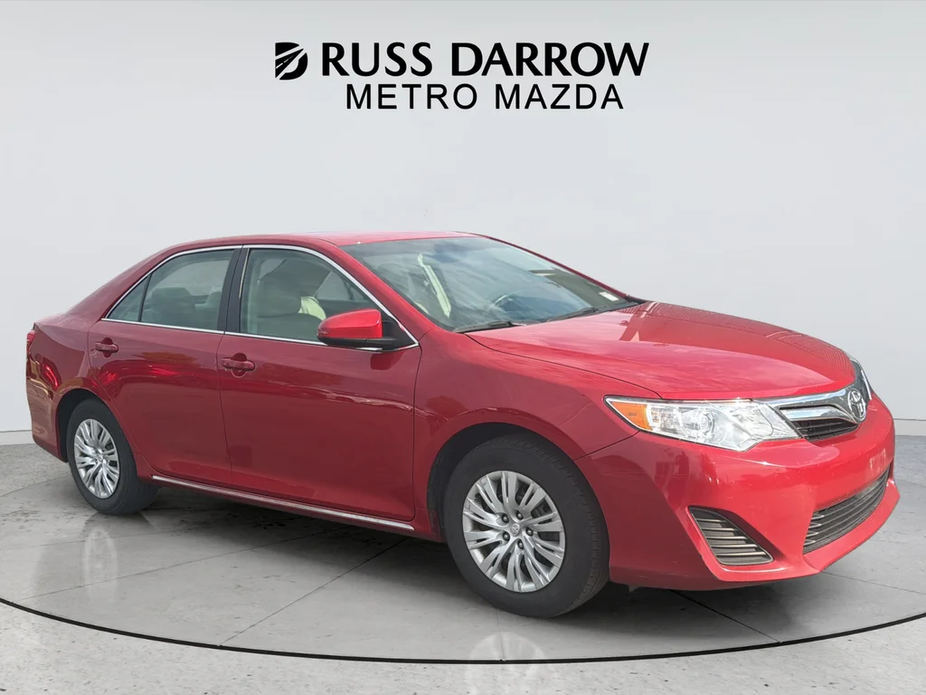 Used 2014 Red Toyota LE image 7