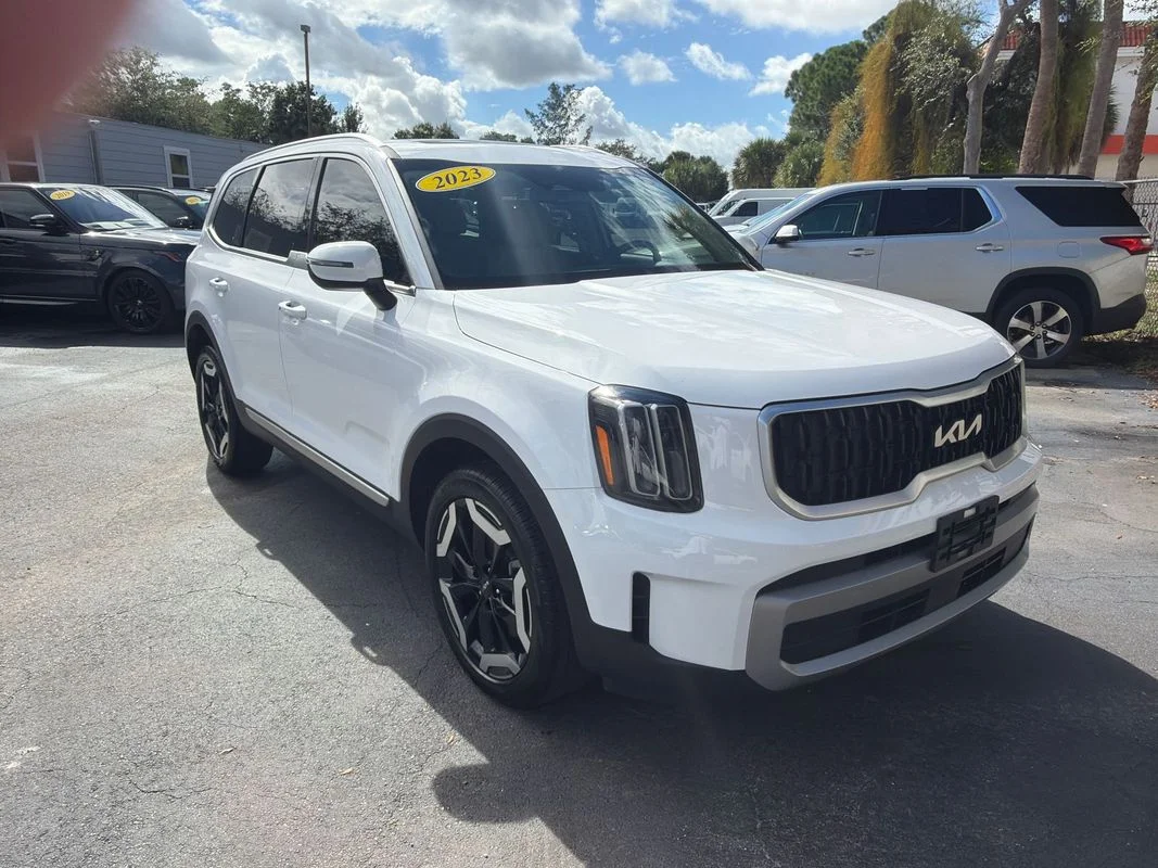 Used 2023 White Kia EX image 7