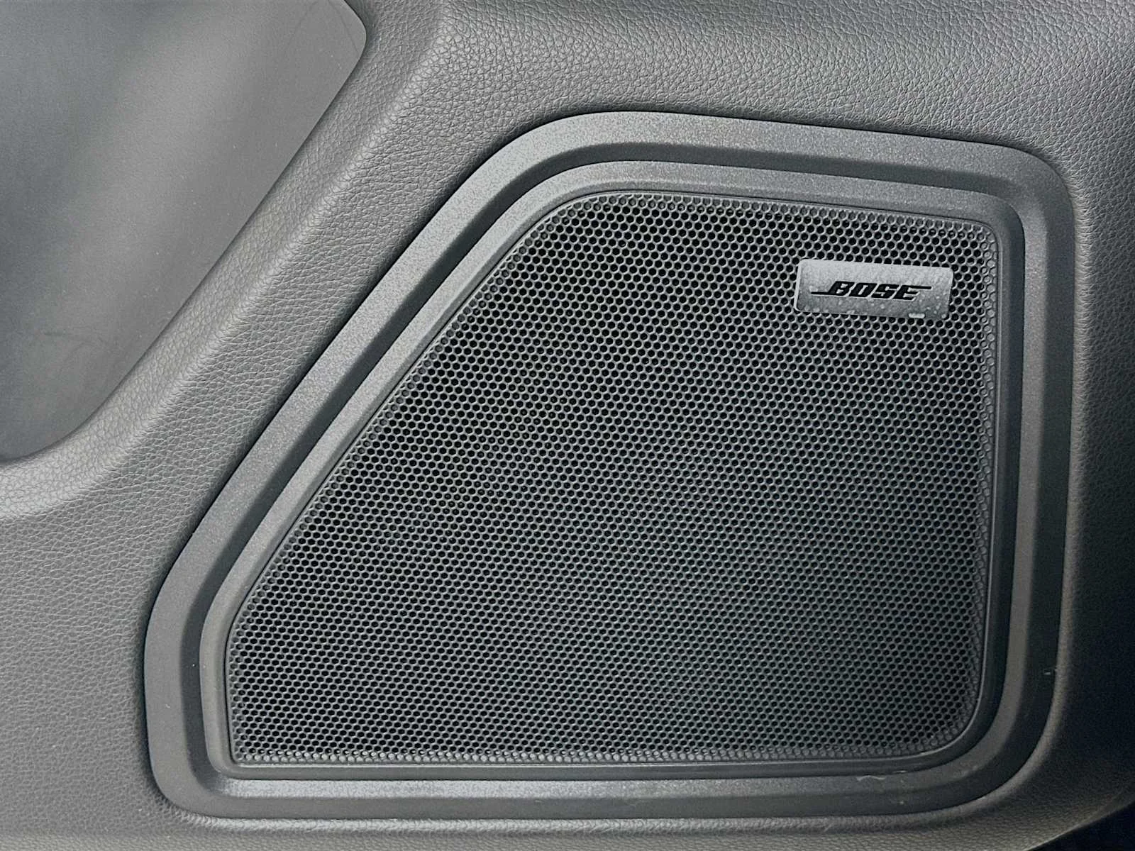 2025 Porsche Macan - Photo 12