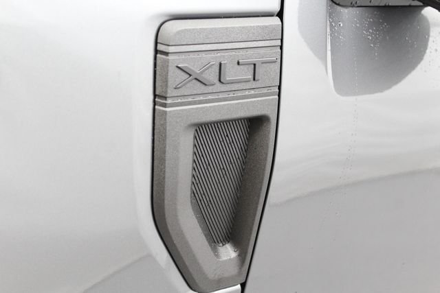 New 2026 Carbonized Gray Metallic Ford XLT image 22