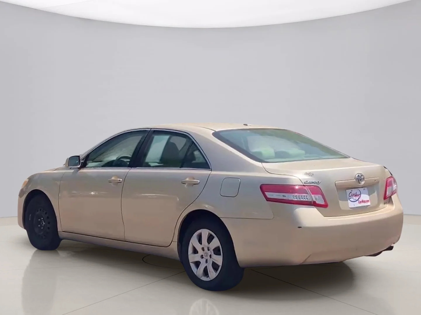 Used 2011 Gold Toyota LE image 3