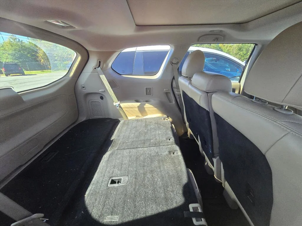 Used 2016 Black Nissan Platinum image 9