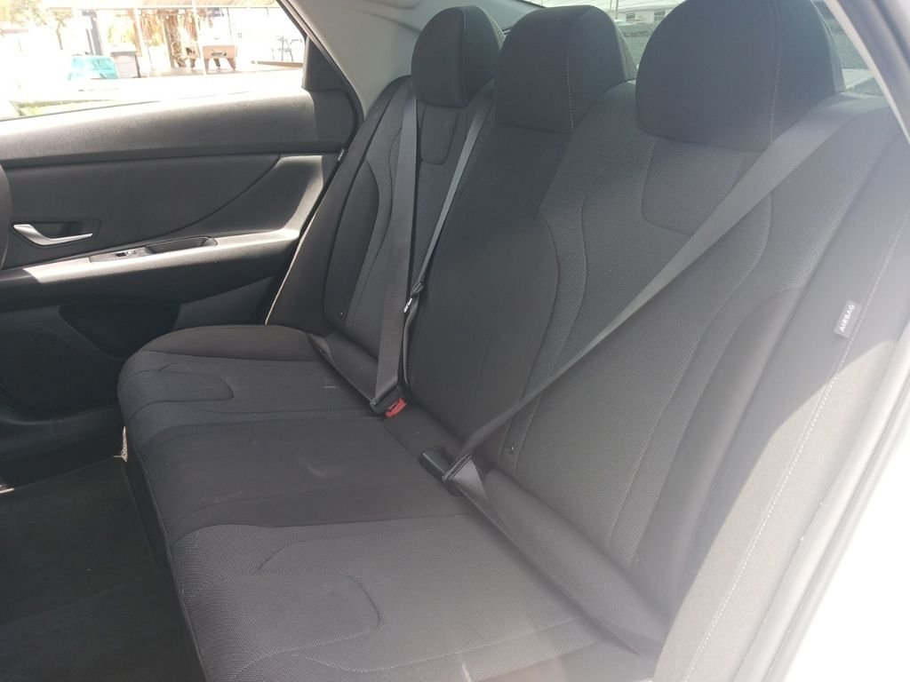 2025 Hyundai Elantra SE - Photo 12