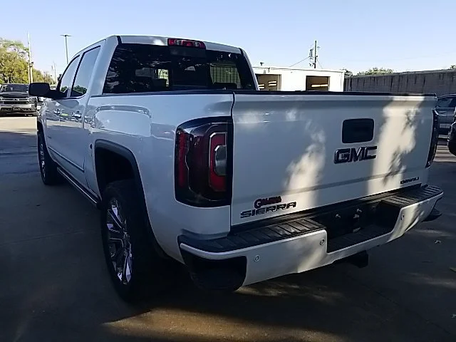 Used 2018 WHITE FROST TRICOAT GMC Denali image 19