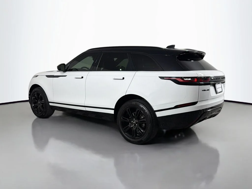Used 2023 White Land Rover R-Dynamic S MHEV image 7