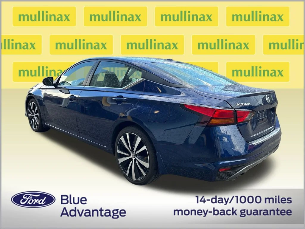 Used 2021 Blue Nissan 2.5 SR image 3