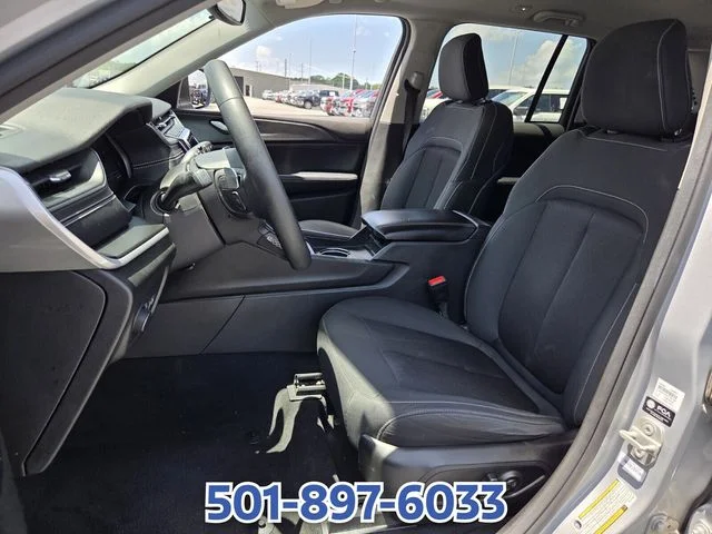 Used 2023 Silver Jeep Laredo image 11