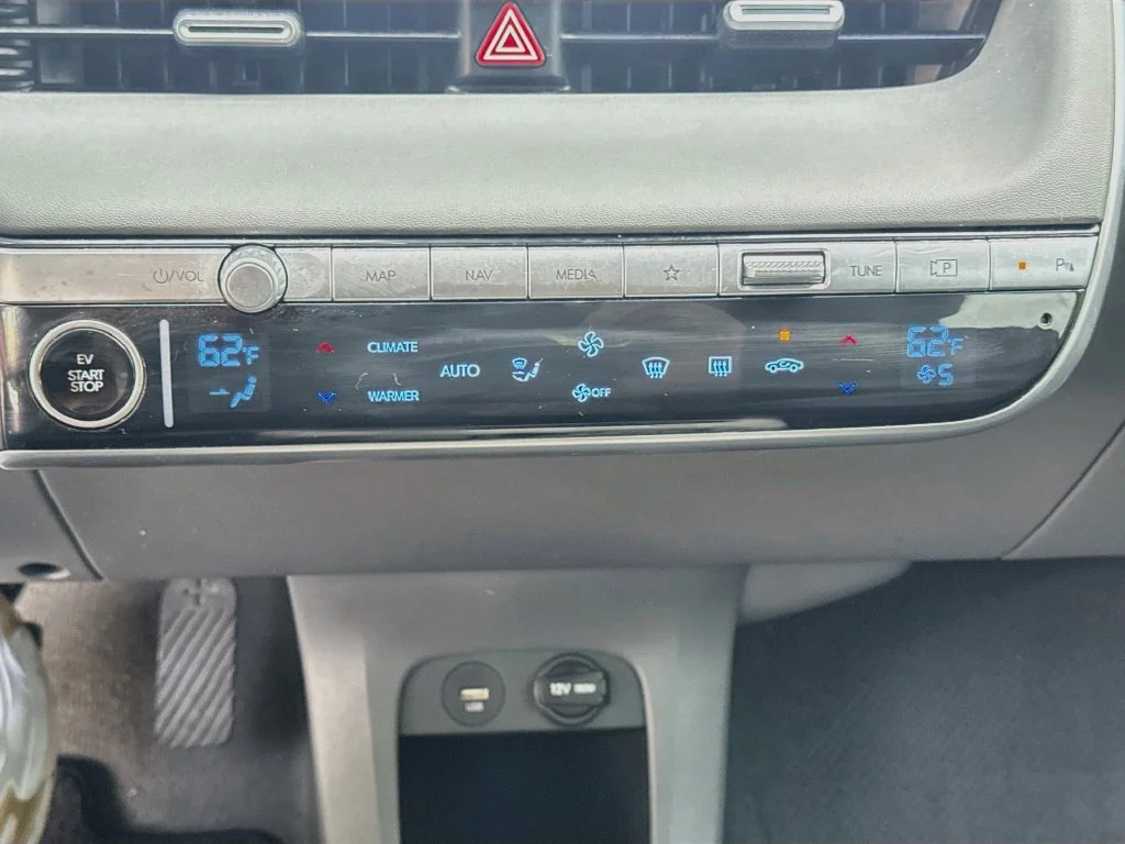 Used 2024 Blue Hyundai SEL image 17