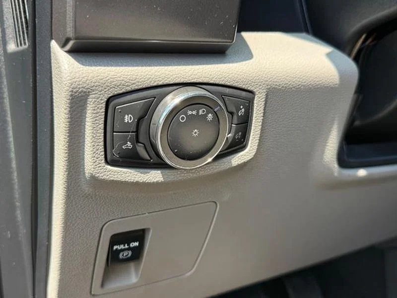 Used 2020 Blue Jeans Metallic Ford XLT image 17