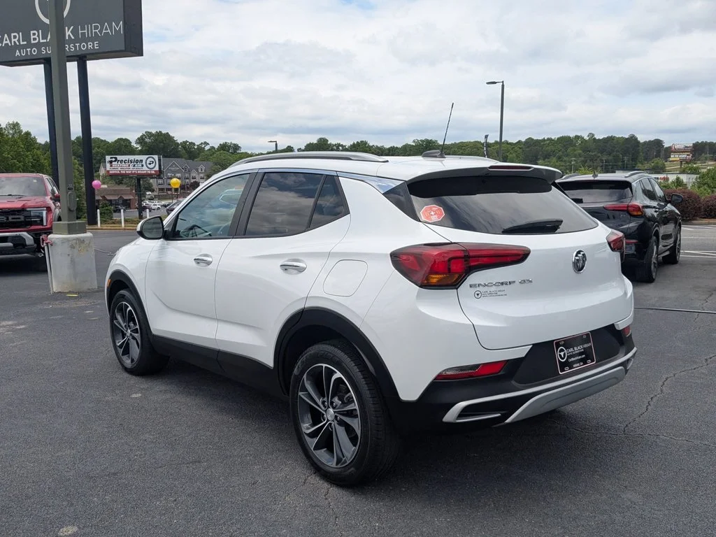 Used 2022 Summit White Buick Select image 7