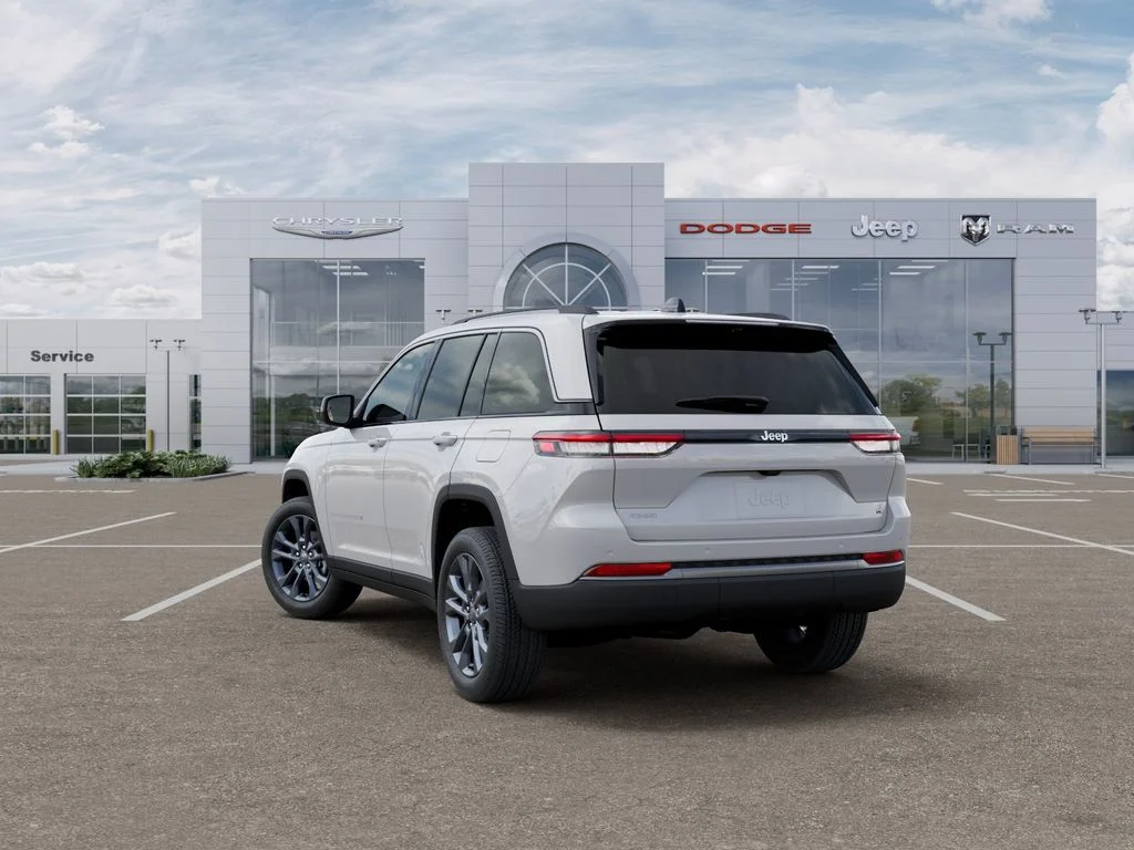 New 2026 Bright White Clear-Coat Exterior Paint Jeep  image 3