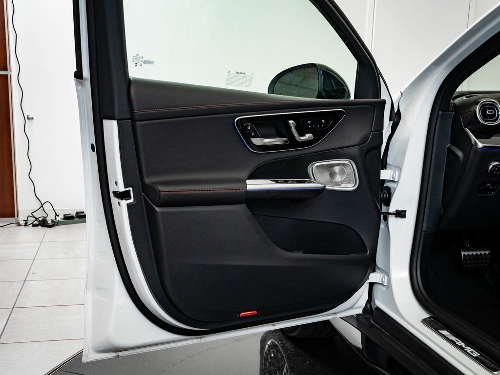New 2026 MANUFAKTUR Moonlight White Metallic Mercedes-Benz GLC 43 AMG® image 31