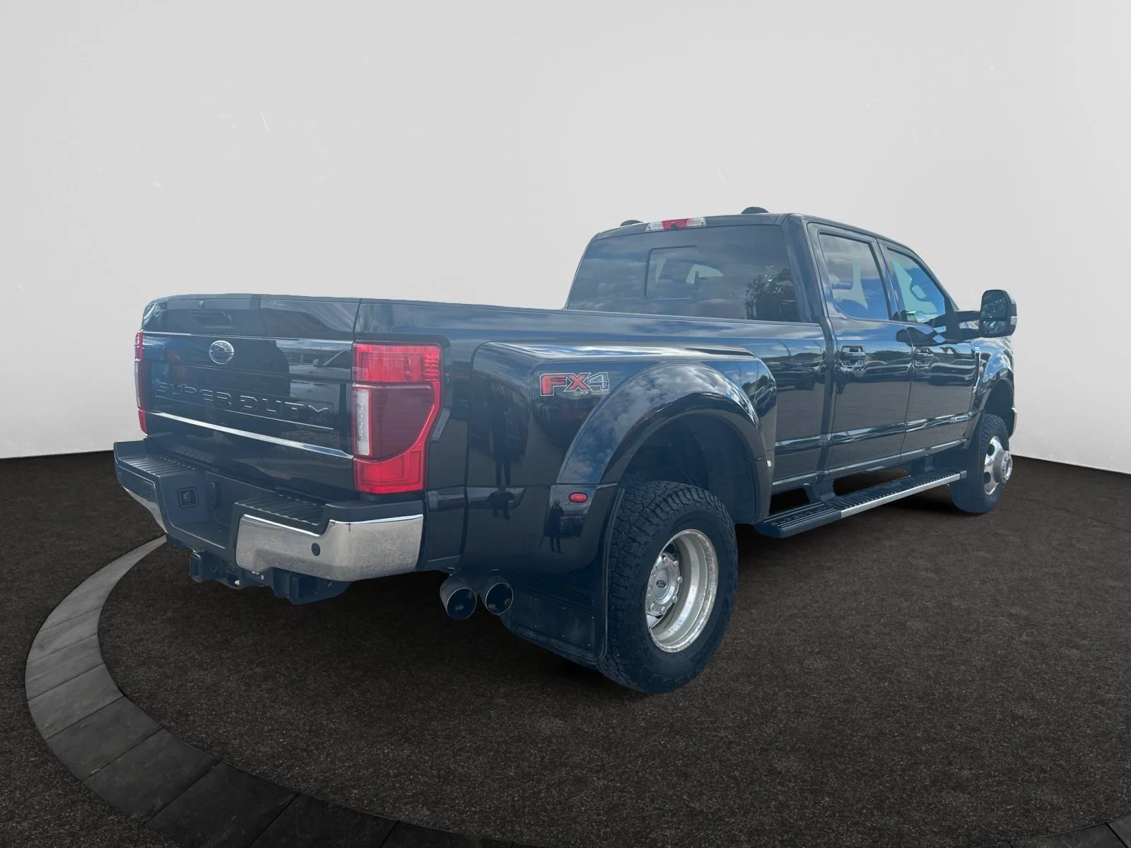 Used 2020 BLACK Ford LARIAT Dually Low Kms image 5