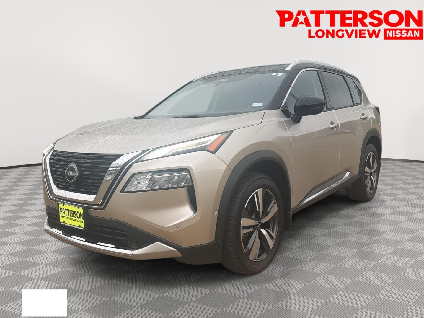 Used 2023 Champagne Silver Metallic Nissan Platinum image 4
