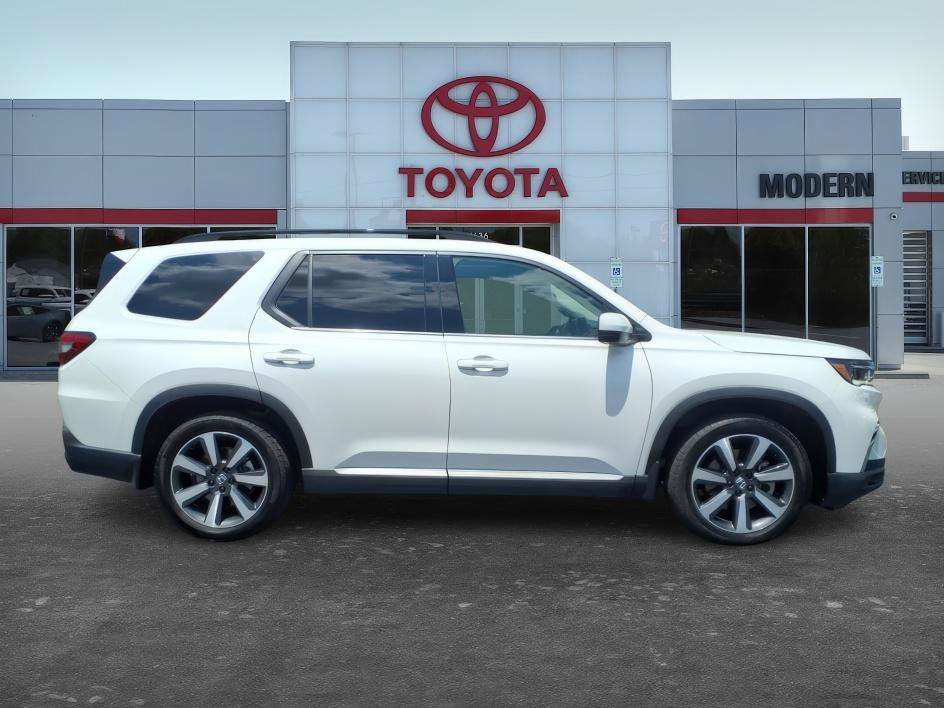 Used 2023 Platinum White Pearl Honda Touring image 8