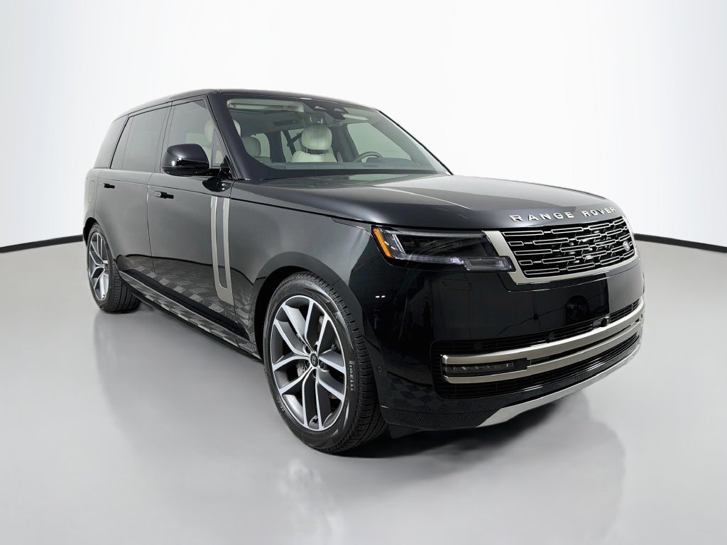 New 2027 Santorini Black Land Rover SE image 3