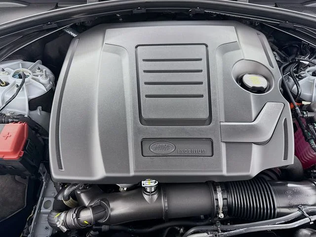 New 2026 Arroios Grey Land Rover P250 Base image 32