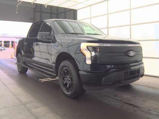 Used 2025 Agate Black Metallic Ford XLT image 2