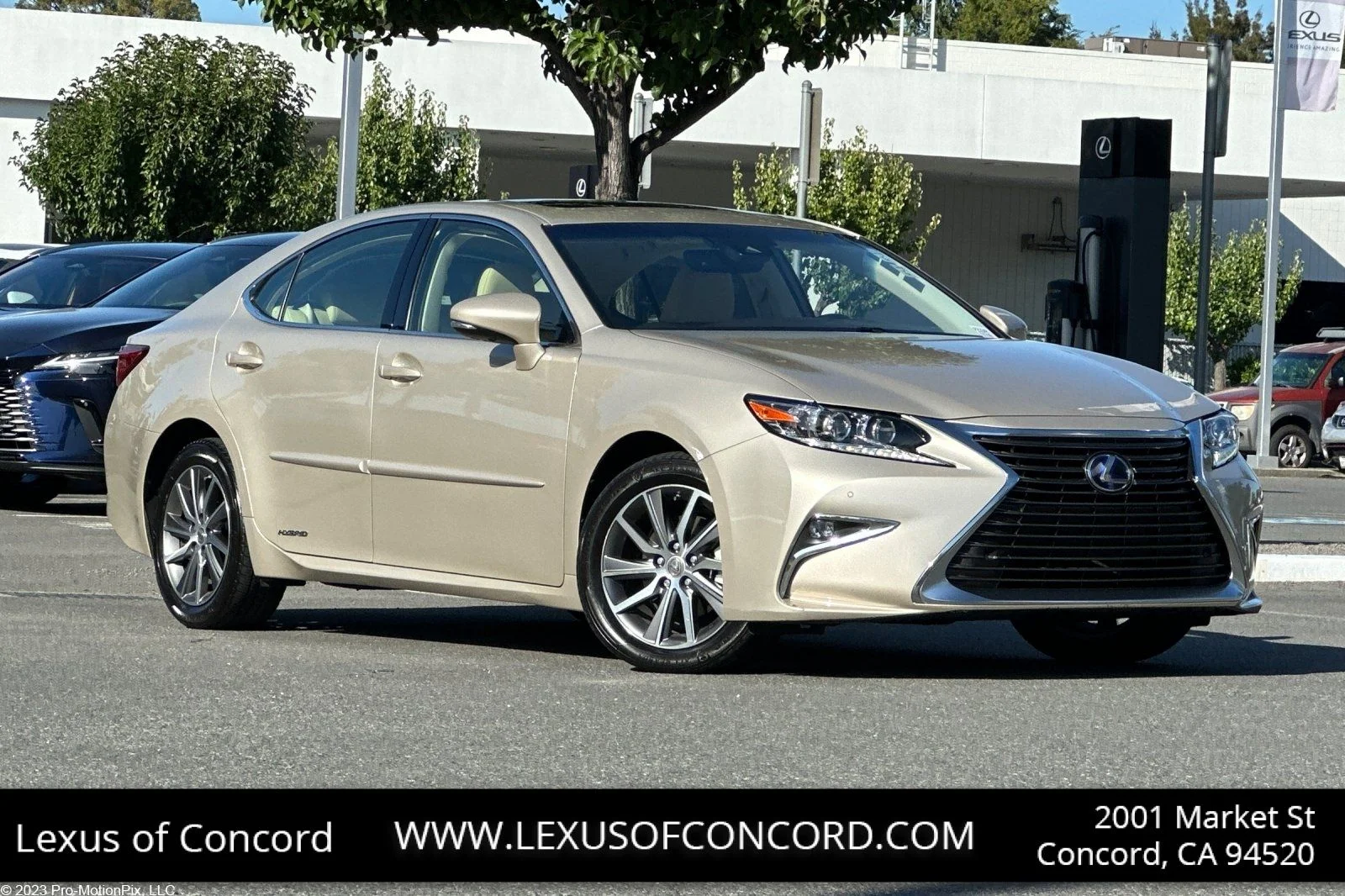 2017 Lexus ES 350 300h's photo