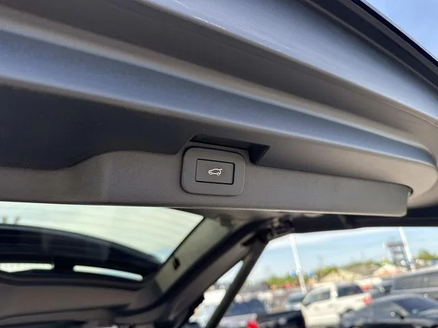 Used 2025 White Land Rover S image 6