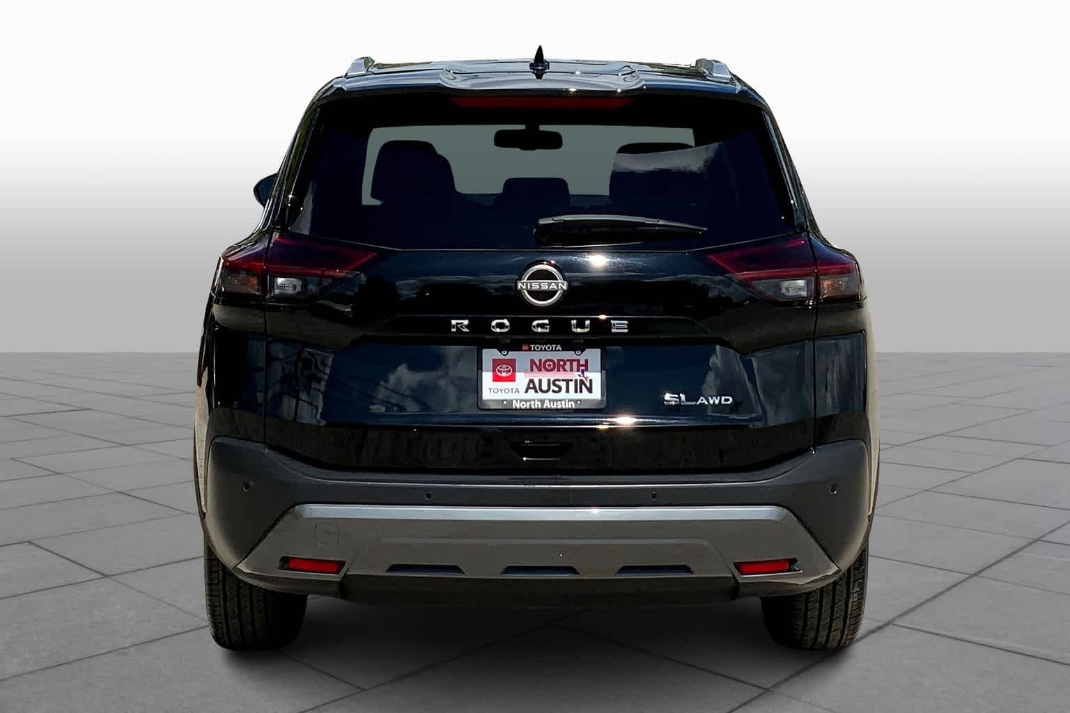 Used 2023 Super Black Nissan SL image 5