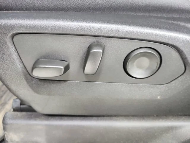 Used 2025 Summit White Chevrolet LTZ image 11
