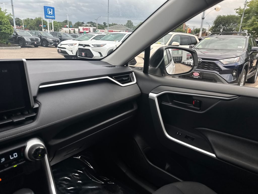 Used 2025 White Toyota LE image 28