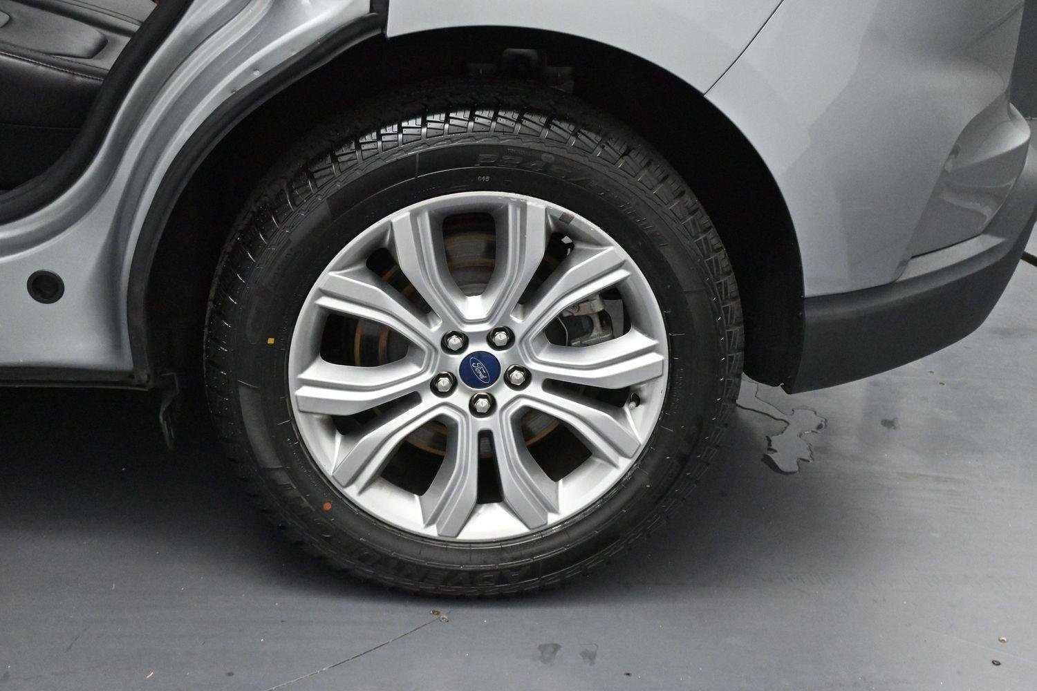 Used 2022 Iconic Silver Ford Titanium image 39