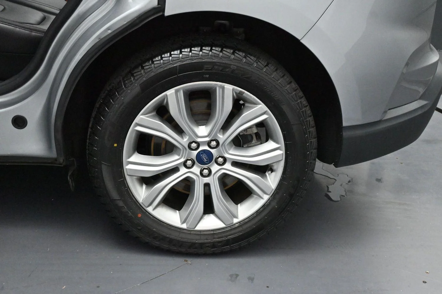 Used 2022 Iconic Silver Ford Titanium image 39