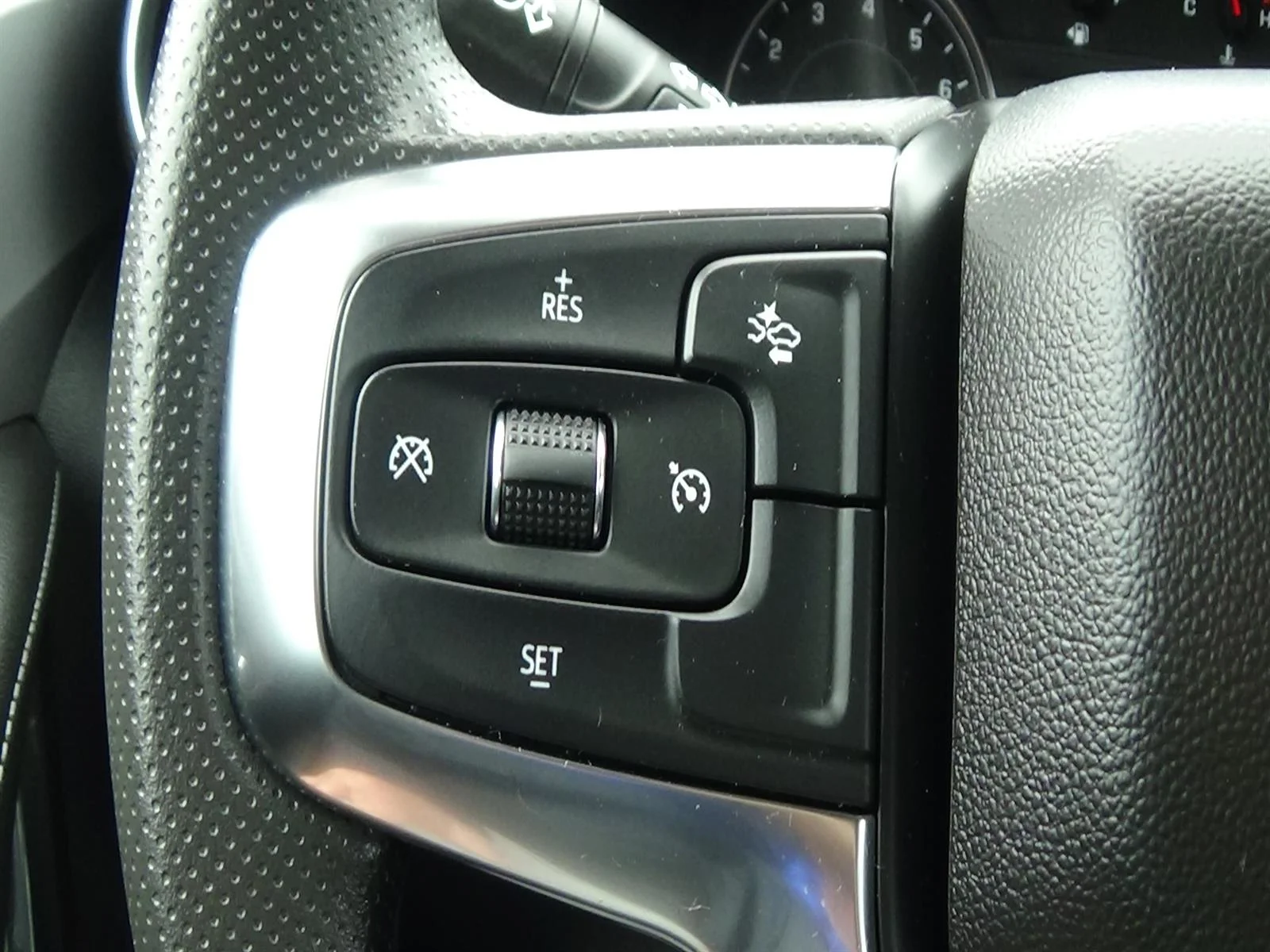 Used 2025 Summit White (gaz) Chevrolet LT image 21