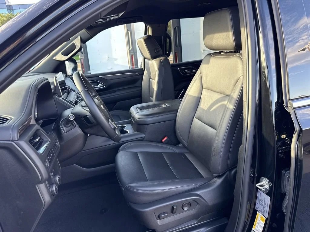 Used 2023 BLACK Chevrolet LT image 18