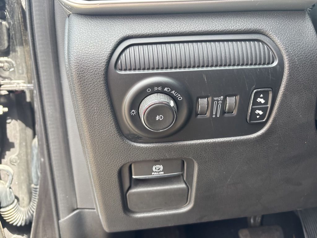 Used 2023 Baltic Gray Metallic Clearcoat Jeep Series III image 16
