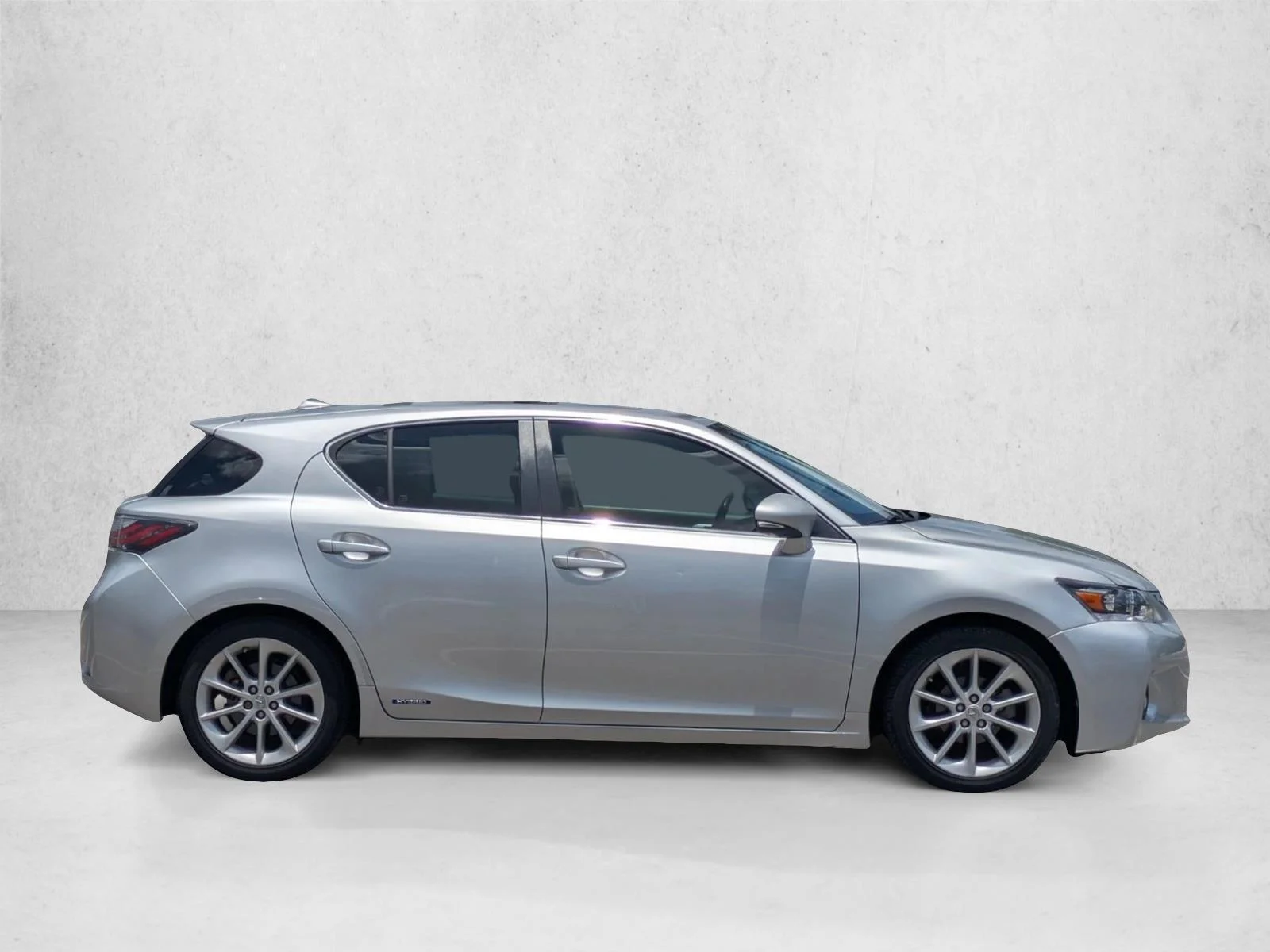Used 2013 Silver Lining Metallic Lexus Hybrid image 4