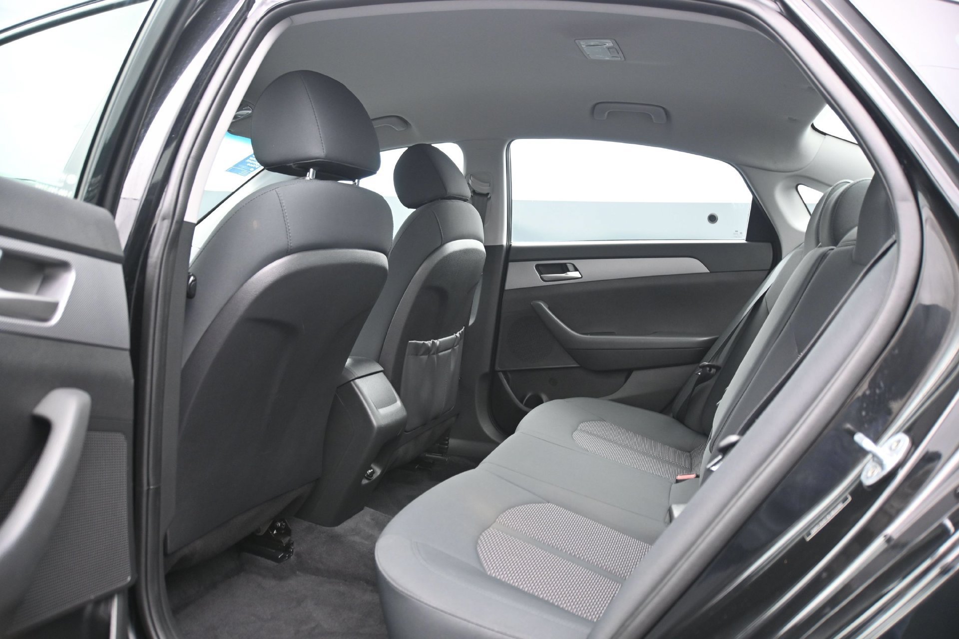 Used 2019 Phantom Black Hyundai SE 2.4L image 15