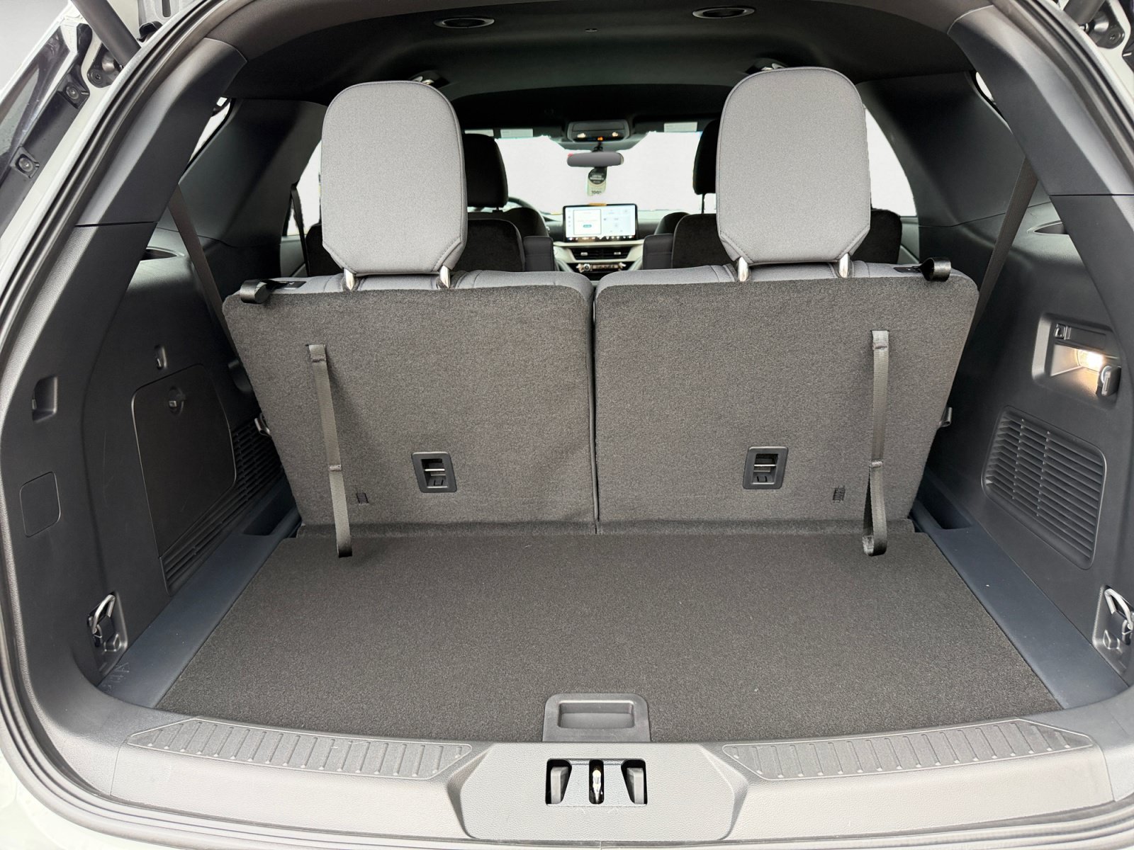 New 2027 Avalanche Gray Ford Active image 19