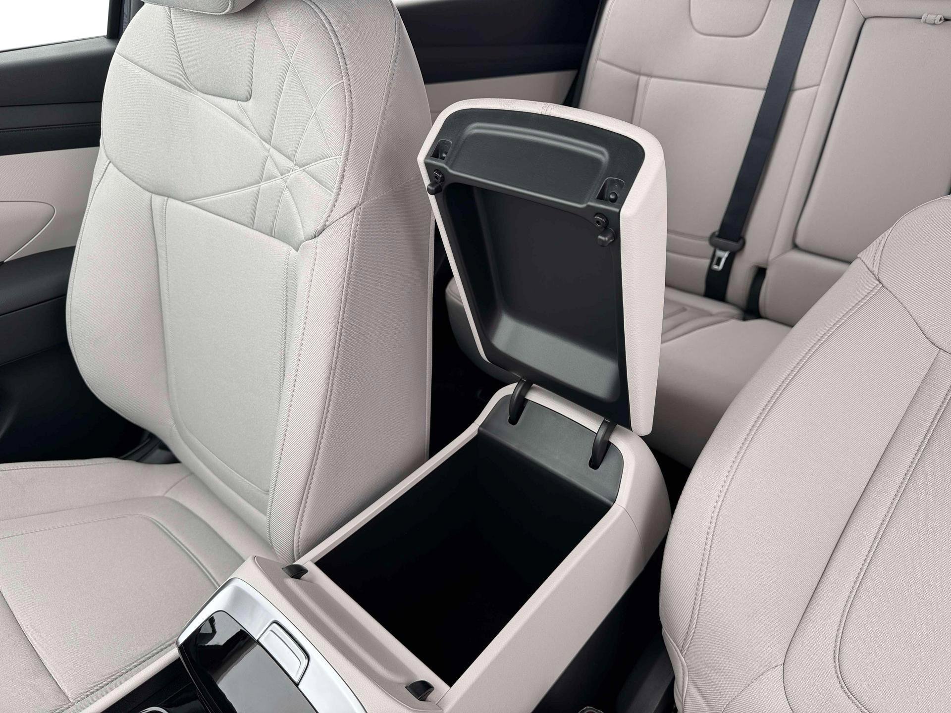 New 2026 Shimmering Silver Hyundai SE FWD image 18