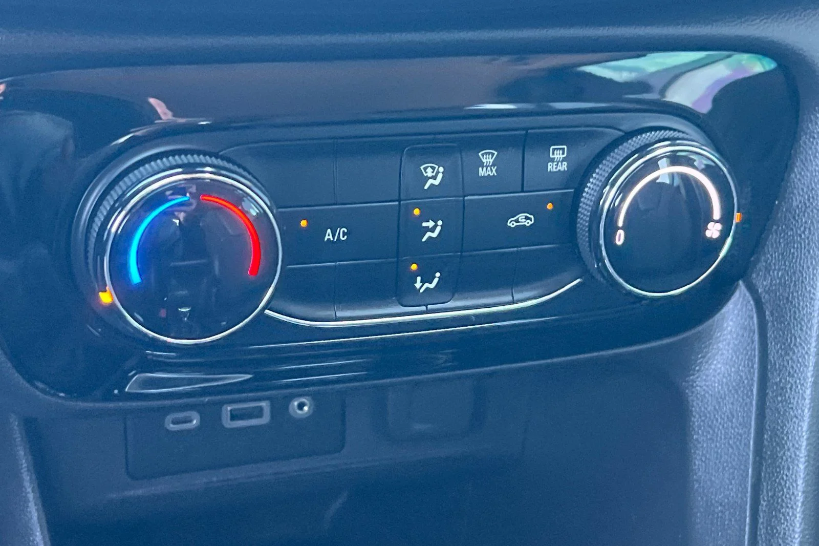 Used 2020 Blue Buick Preferred image 18