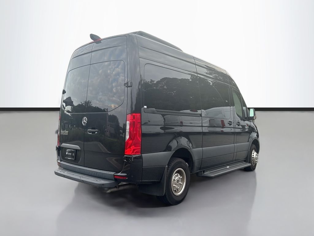 Used 2023 Black Mercedes-Benz Smartliner image 3