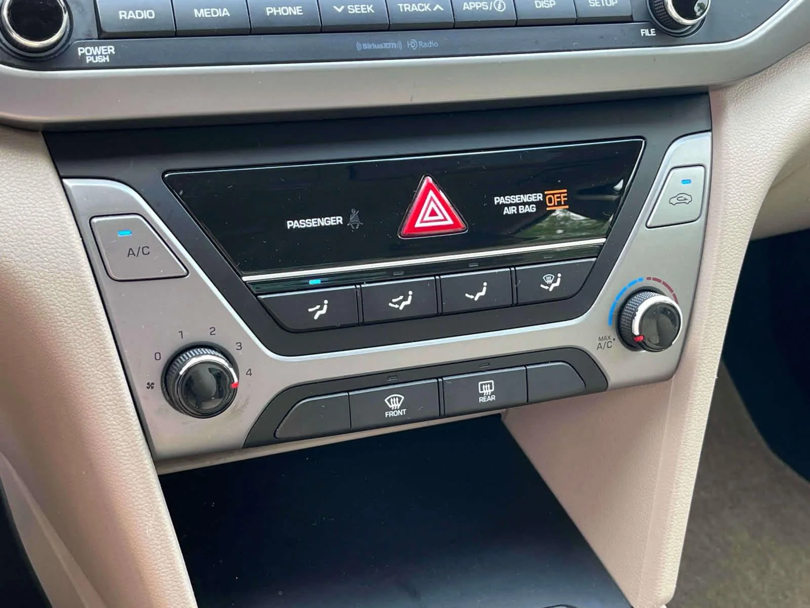 Used 2017 Mineral Beige Pearl Hyundai SE image 21