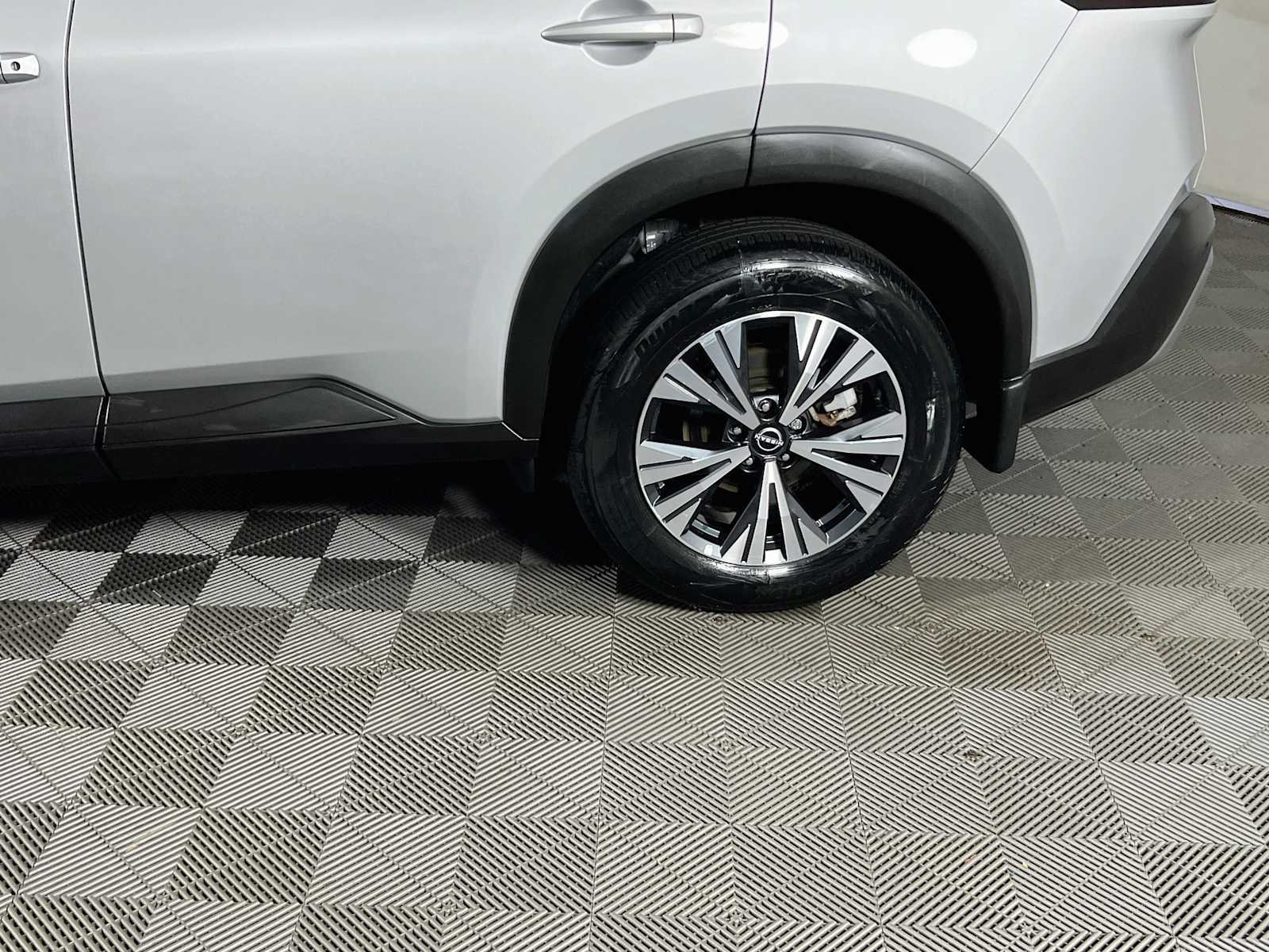 Used 2023 Brilliant Silver Metallic Nissan SV image 29