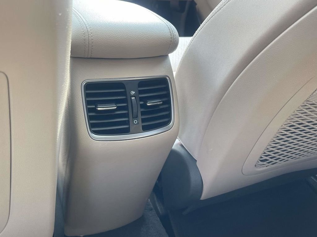 Used 2018 White Hyundai Value image 14