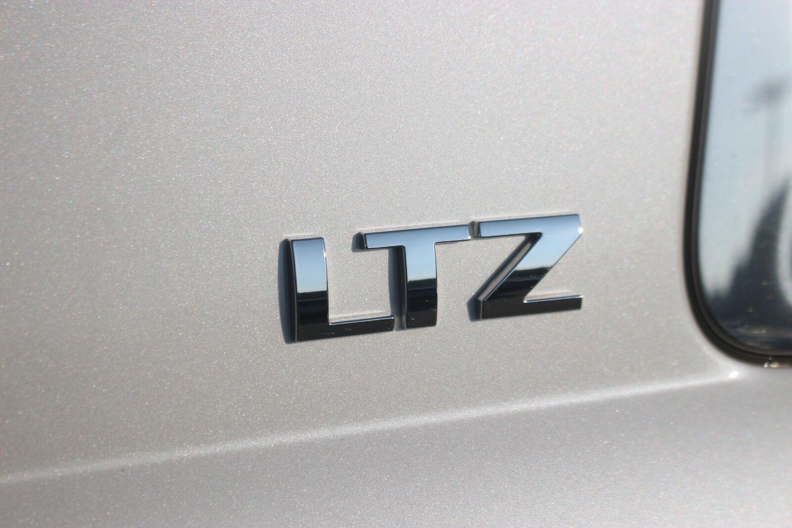 Used 2016 IRIDESCENT PEARL TRICOAT Chevrolet LTZ image 11