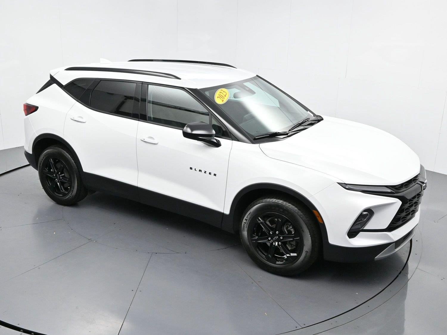Used 2023 SUMMIT WHITE Chevrolet LT image 39
